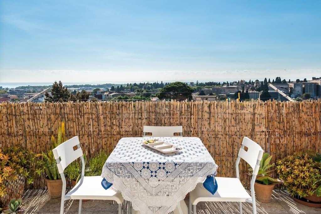 Top Floor Apartment Near Historic Fortino Catania Luaran gambar