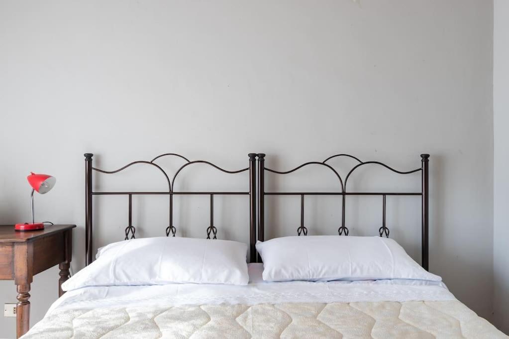Top Floor Apartment Near Historic Fortino Catania Luaran gambar