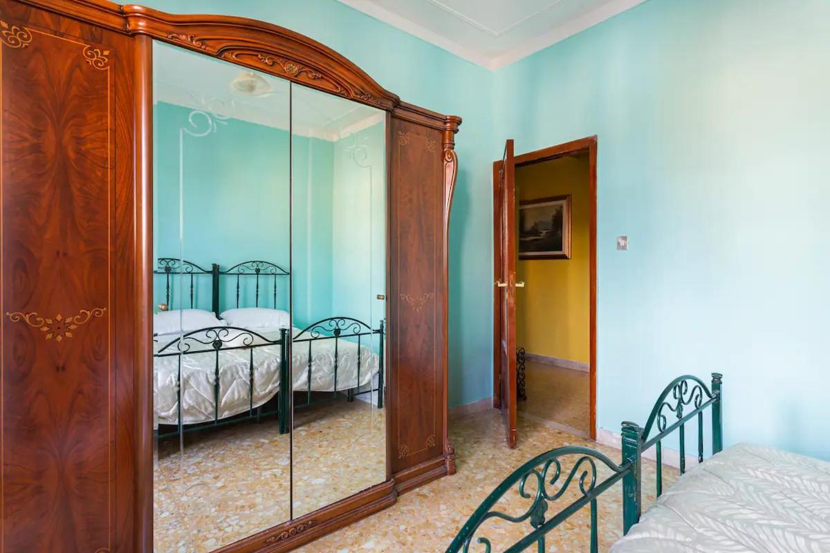 Top Floor Apartment Near Historic Fortino Catania Luaran gambar