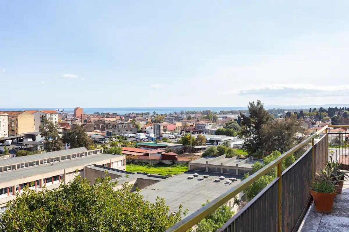 Top Floor Apartment Near Historic Fortino Catania Luaran gambar